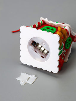 Ёлочная игрушка Имбирный домик, 8.5х5.5х6 см, 1 LED, от батареек, свечение тёплое белое - Luazon lighting фото 5