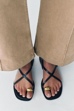 STRAPPY FLAT SLIDER SANDALS WITH METAL EMBELLISHMENT - Zara фото 8