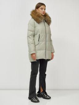 Куртка Бренд Visdeer ПРЕМИУМ КЛАССА зимняя с мехом ЕНОТА светло-зеленого цвета фото 4
