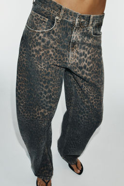 JEANS TRF BARREL ESTAMPADO ANIMAL / Leopardo