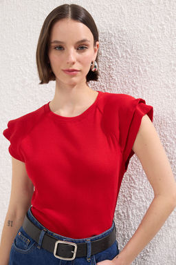 K?rm?z? Kollar? F?rf?rl? Fitted/Vucuda Oturan Fitilli Orme Bluz TWOSS25BZ00483