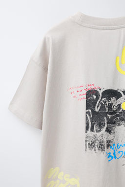 CAMISETA ESTAMPADO GRAFFITI / Gris perla