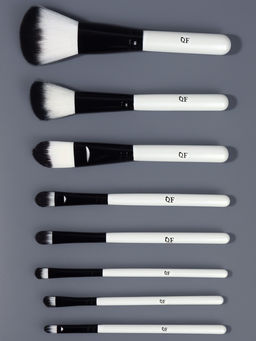 Набор кистей для макияжа SMOKY, 8 шт., чехол на молнии, белый, чёрный