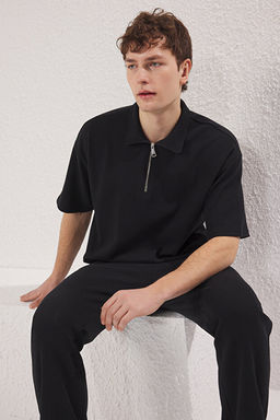 Siyah Oversize/Geni_ Kesim Dokulu Fermuarl_ Polo Yaka T-shirt