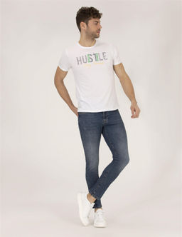 Beyaz Slim Fit Bask_l_ Bisiklet Yaka Ti__rt