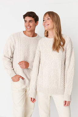 Beyaz Oversize Geni_ Kal_p Bisiklet Yaka Sa_ _rg_l_ Triko Kazak TMNAW23KZ00280