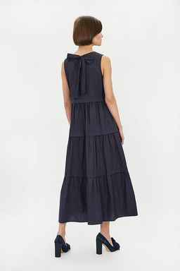 Платье с бантом на спине