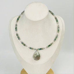 Колье из мохового Агата, Горного Хрусталя и Лодолита