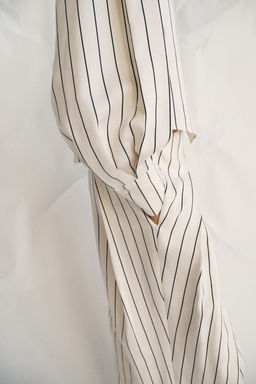 CAMISA RAYAS MANGA VOLUMEN ZW COLLECTION / Crudo / Marino - Zara фото 5