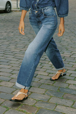 Z.07 RELAXED FIT HIGH-WAIST JEANS WITH TURN-UP HEM