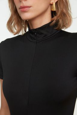 Siyah Fermuarl? Dik Yaka K?sa Kollu Esnek Alttan C?tc?tl? Orme Body TWOAW21BD0009