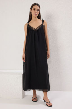 TRENDYOLMILLA Siyah Duz Kesim Dantel Detayl? Maxi Dokuma Elbise TWOSS25EL00560