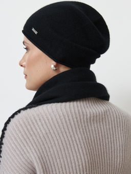 Шапка из кашемира 04254 черная