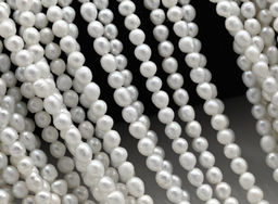 Бусины из жемчуга шарик 4мм белый, 40см, 98 бусин Радуга камня