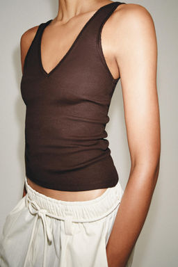 TOP ESCOTE PICO RIB / Marr?n - Zara фото 2