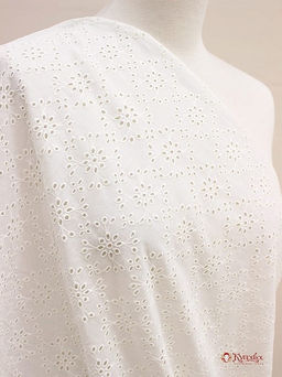 Шитье Цветочные ромбики цв.молочно-белый, ш.1.5м (вышит.часть1.32м), батист, хлопок-100% - Купава фото 3