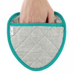 Прихватка с запахом 20х20см "Лен серый", форма "Клубника", рогожка 171г/м2, хлопок 100%, наполнитель - ватин 280г/м2, на пластмассовом подвесе, "Домашняя мода" (Россия)