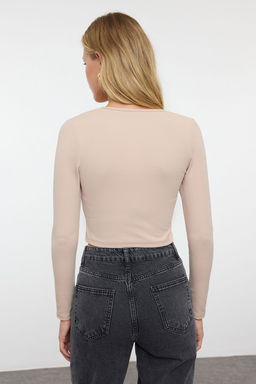 Bej Kare Yaka Fitted/Vucuda Oturan Karyoka Dikisli Orme Bluz TWOAW25BZ00237 - Trendyolmilla фото 5