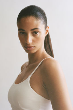 Top de deporte SoftMove con sujetador integrado - H&m фото 3