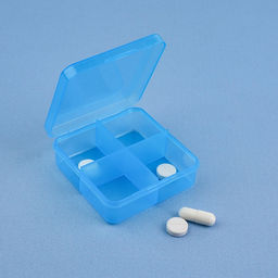 Цена за 2 шт. Таблетница, 7 × 6,7 × 2,4 см, 4 секции, цвет синий