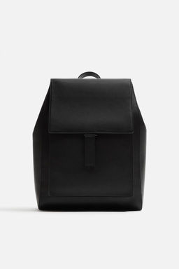 BACKPACK WITH FLAP