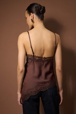 Kahverengi Dantel Detayl? Asimetrik Kesim Saten Bluz TPRAW26BZ00054