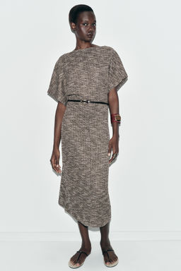 VESTIDO MIDI TEXTURA CINTUR?N / Marr?n / Crudo