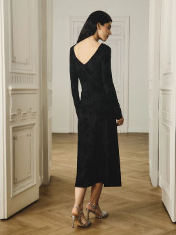 Трикотажное платье приталенного силуэта / Zarina