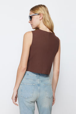 Limited Edition Kahverengi Crop Fitted Dokuma Keten Gorunumlu Yelek TWOSS23YE00016