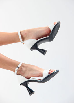 Босоножки 6104.PODYUM133bl. белый