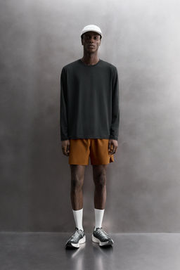 CAMISETA T?CNICA B?SICA MANGA LARGA / Negro