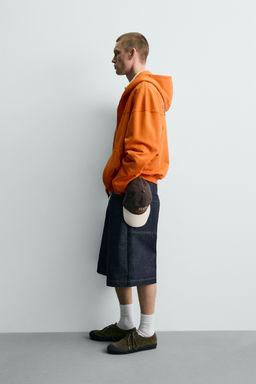 SUDADERA CREMALLERA CAPUCHA TEXTOS CONTRASTE / Naranja - Zara фото 4