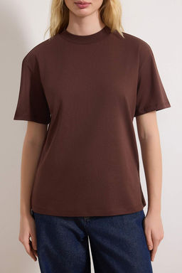 Koyu Kahverengi %100 Pamuk Basic Regular/Normal Kal?p Dik Yaka Orme T-Shirt TWOAW20TS0096