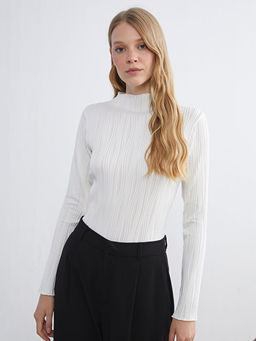 Dik Yaka Dokulu Kad?n Body