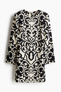Vestido con hombreras