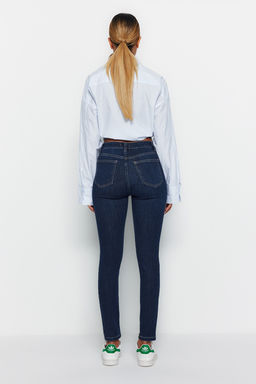 TRENDYOLMILLA Koyu Mavi Sekillendiren Etki Yuksek Bel Skinny Jeans TWOAW24JE00070  фото 5