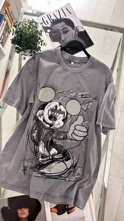 Стильная футболка с камешками