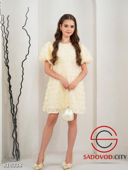 Платье с объёмными розами