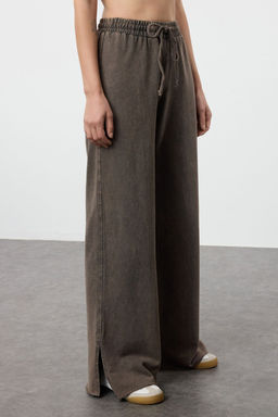 Koyu Kahverengi Soluk Efektli Wide Leg/Genis Paca Ince Orme Esofman Alt? Pantolon TWOAW22EA0426