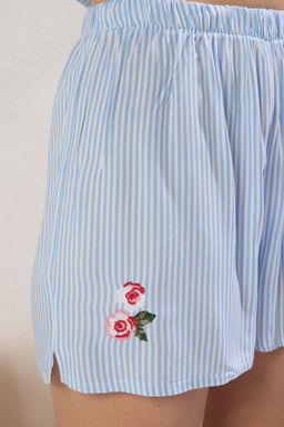 Trendyolmilla Mavi Cizgili Cicek Nak?sl? Viskon Sortlu Dokuma Pijama Tak?m? THMSS25PT00265 фото 3