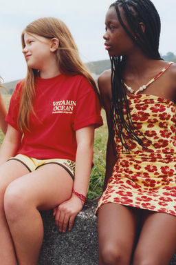 CAMISETA ESTAMPADA / Rojo