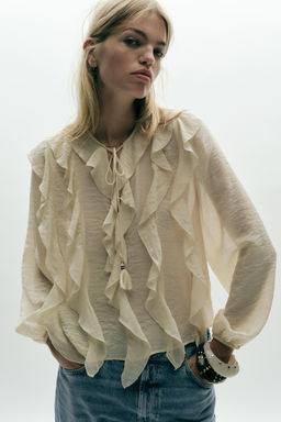 ROMANTIC RUFFLED BLOUSE