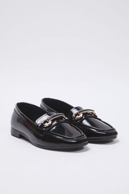 Trendyol Shoes Siyah Metal Aksesuar Detayl? Rugan Ekstra Rahat Kad?n Loafer Ayakkab? TAKSS25LA00015 - Trendyolmilla фото 10