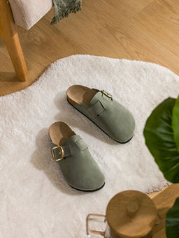 S?et G?r?n?ml? Kad?n Ev Terli?i