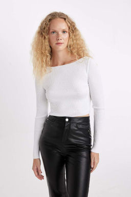 Облегающий свитер с вырезом лодочка