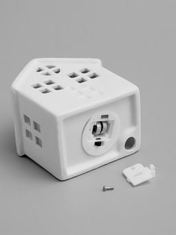 Светодиодная фигура «Домик с круглым окном» 7.7×5.7×10.2 см, 1 LED, керамика, от батареек LR44×3, свечение тёплое белое
