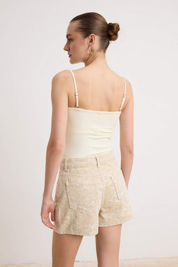 Ekru %100 Pamuk Cicek Nak?ll? Yuksek Bel Denim City Sort TWOSS26SR00071 - Trendyolmilla фото 4