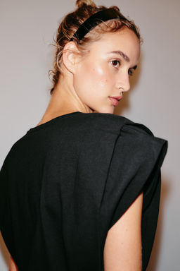 CAMISETA ESCOTE PICO ALGOD?N / Negro - Zara фото 3