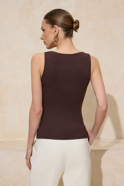 Koyu Kahverengi Vucuda Oturan Dik Yaka Aksesuar Detayl? Premium Yumusak Orme Bluz TWOSS26BZ00052 - Trendyolmilla фото 4