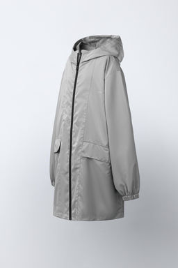 CAZADORA CAPUCHA ENGOMADA WATER REPELLENT / Plata